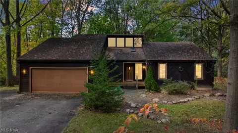 3626 Antoinette Dr, Cuyahoga Falls, OH 44223