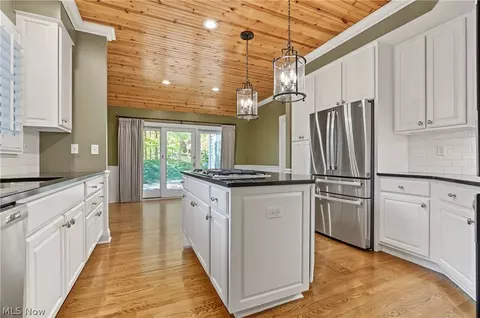 Kitchen - 3382 E Glencoe Rd, Richfield, OH 44286 photo 4 of 4