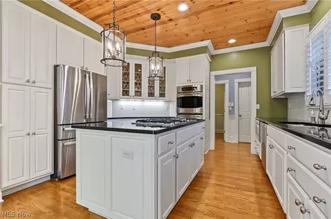Kitchen - 3382 E Glencoe Rd, Richfield, OH 44286 photo 3 of 4