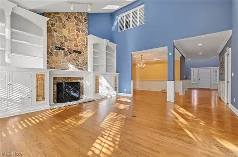 Living - 3382 E Glencoe Rd, Richfield, OH 44286 photo 3 of 5