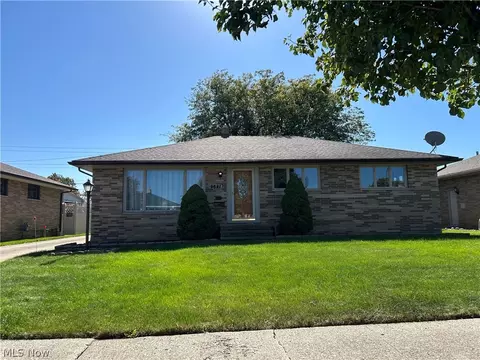 9621 Melody Ln, Brooklyn, OH 44144