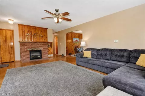 Living - 3864 State Rd S, Ashtabula, OH 44004 photo 1 of 4