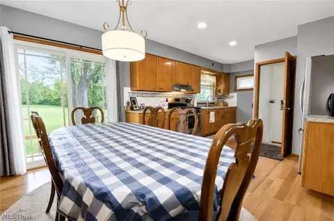 Dining - 3864 State Rd S, Ashtabula, OH 44004 photo 1 of 4