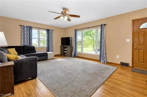 Living - 3864 State Rd S, Ashtabula, OH 44004 photo 3 of 4