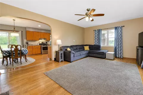 Living - 3864 State Rd S, Ashtabula, OH 44004 photo 4 of 4