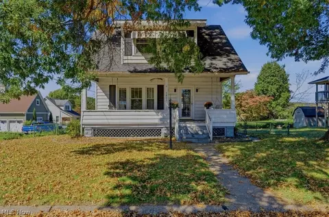 5801 4th Ave, Vienna, WV 26105