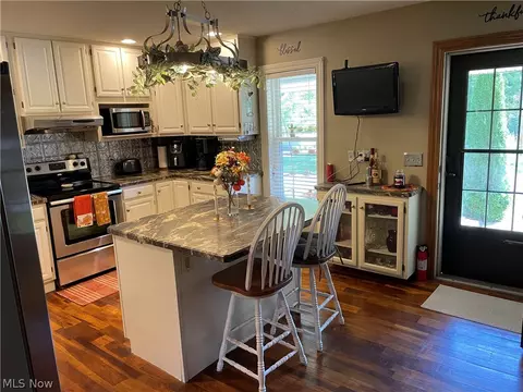 Kitchen - 1040 Calla Rd E, Poland, OH 44514 photo 1 of 2
