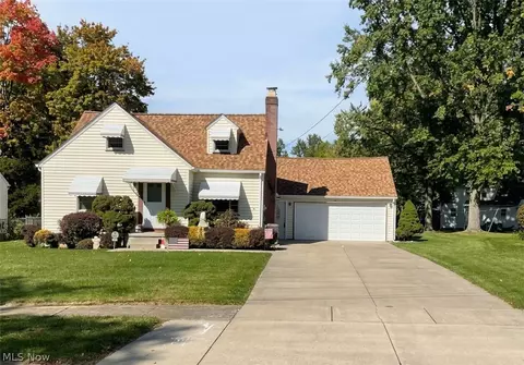2118 Coleman Dr, Youngstown, OH 44511