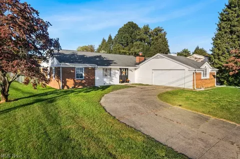 9 Crystal Springs Dr, Washington, WV 26181