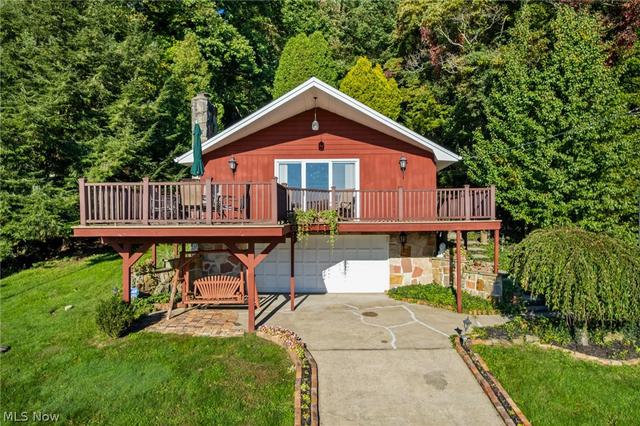29 W Mohawk Dr, Malvern, OH 44644