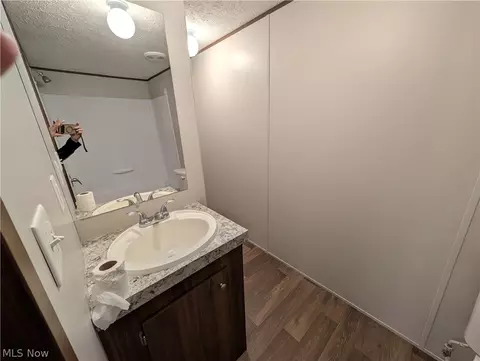 Bath - 140 Briarcliff Dr, Elyria, OH 44035 photo 1 of 2