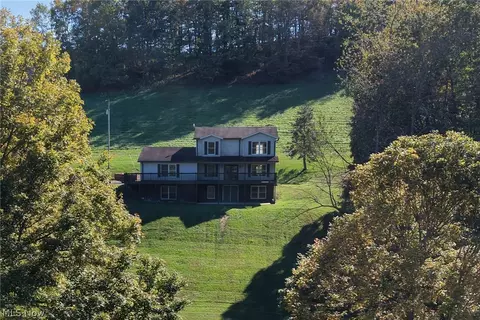 3950 Wolf Rd SW, Port Washington, OH 43837