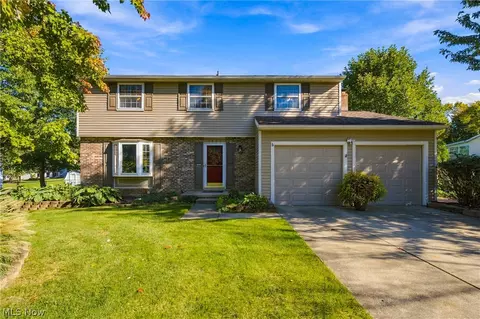 1005 Deepwood Dr, Macedonia, OH 44056