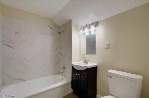 Bath - 816 Devine St, Alliance, OH 44601 photo 1 of 2
