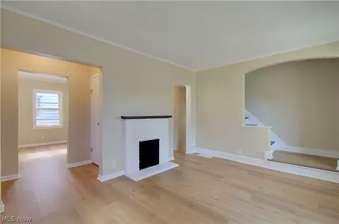 Living - 816 Devine St, Alliance, OH 44601 photo 3 of 4