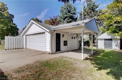 Exterior - 816 Devine St, Alliance, OH 44601 photo 5 of 7