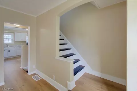 Entry Way - 816 Devine St, Alliance, OH 44601 photo 3 of 3