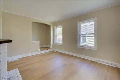 Living - 816 Devine St, Alliance, OH 44601 photo 1 of 4