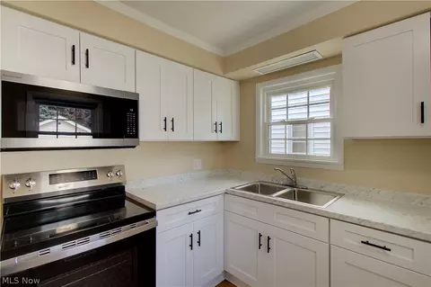 Kitchen - 816 Devine St, Alliance, OH 44601 photo 2 of 2