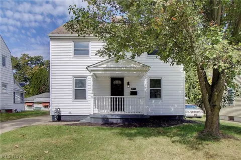 Exterior - 816 Devine St, Alliance, OH 44601 photo 1 of 7