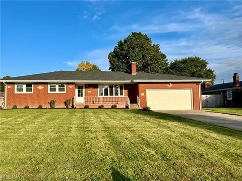 2595 Frostwood Dr, Austintown, OH 44515