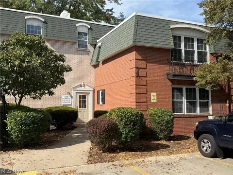 4789 Columbia Rd #206, North Olmsted, OH 44070