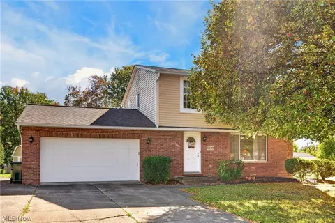 8899 N Gateway Dr, North Royalton, OH 44133