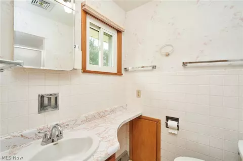 Bath - 2620 Appletree Rd, Copley, OH 44321 photo 2 of 2