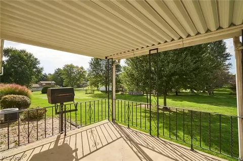 Exterior - 2620 Appletree Rd, Copley, OH 44321 photo 3 of 8