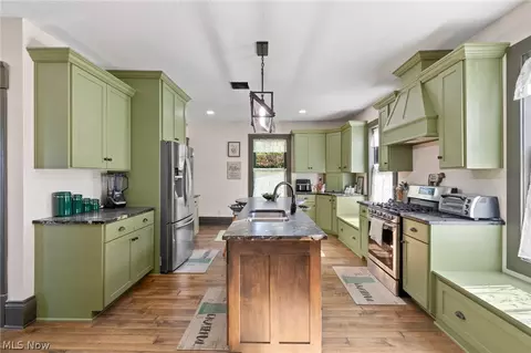 Kitchen - 2528 Baum St SE, Canton, OH 44707 photo 4 of 5