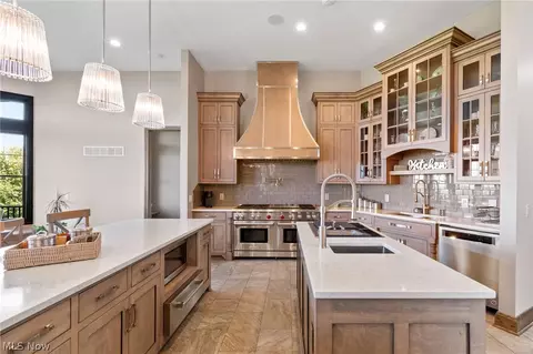 Kitchen - 2528 Baum St SE, Canton, OH 44707 photo 3 of 5