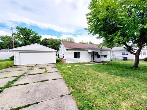 483 Campers Dr, Eastlake, OH 44095