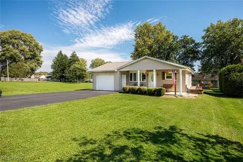 2454 Clarendon Ave, Zanesville, OH 43701