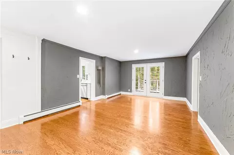 Living - 29437 Eddy Rd, Willoughby Hills, OH 44092 photo 6 of 8