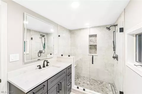 Bath - 29437 Eddy Rd, Willoughby Hills, OH 44092 photo 7 of 8