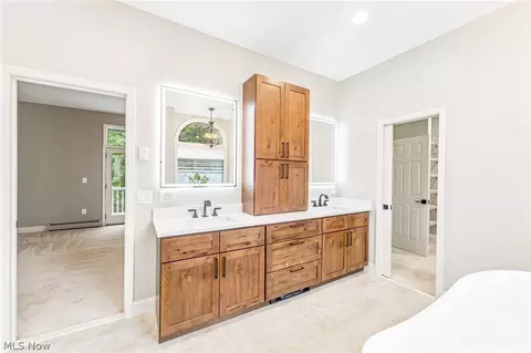 Bath - 29437 Eddy Rd, Willoughby Hills, OH 44092 photo 4 of 8