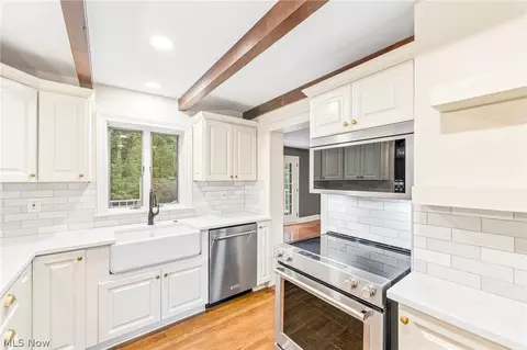 Kitchen - 29437 Eddy Rd, Willoughby Hills, OH 44092 photo 3 of 4