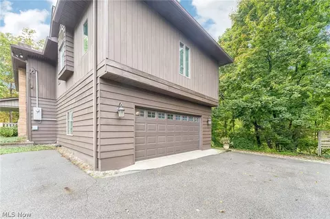 Exterior - 29437 Eddy Rd, Willoughby Hills, OH 44092 photo 6 of 7