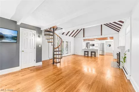 Living - 29437 Eddy Rd, Willoughby Hills, OH 44092 photo 5 of 8