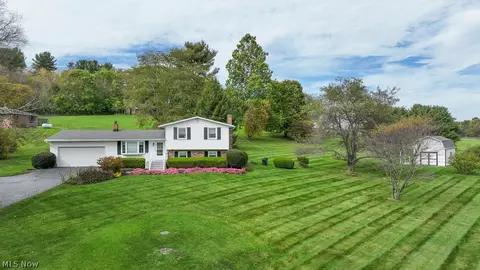 8069 Goodrich Rd SW, Navarre, OH 44662