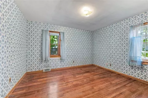 Bedroom - 28775 Hazel Ave, Wickliffe, OH 44092 photo 2 of 3