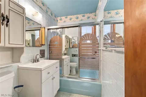 Bath - 28775 Hazel Ave, Wickliffe, OH 44092 photo 1 of 3
