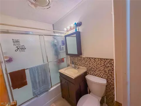 Bath - 858 Independence Ave, Akron, OH 44310 photo 1 of 2