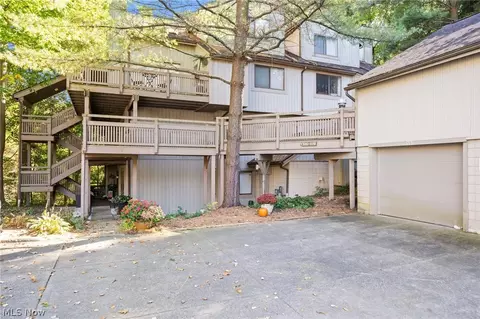 578 Meredith Ln, Cuyahoga Falls, OH 44223