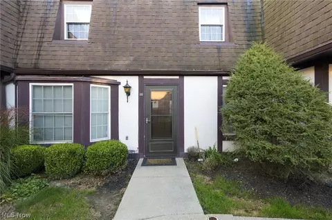 1910 King James Pkwy #28, Westlake, OH 44145