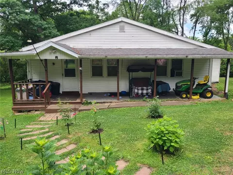 8094 Fohl Rd SW, Navarre, OH 44662