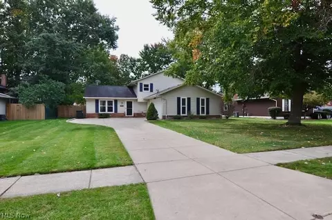 3940 Canterbury Dr, Brunswick, OH 44212