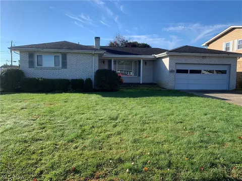 630 Orchard Ave NW, New Philadelphia, OH 44663