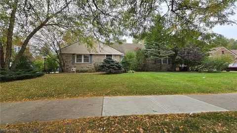 2626 Brentwood Rd, Beachwood, OH 44122