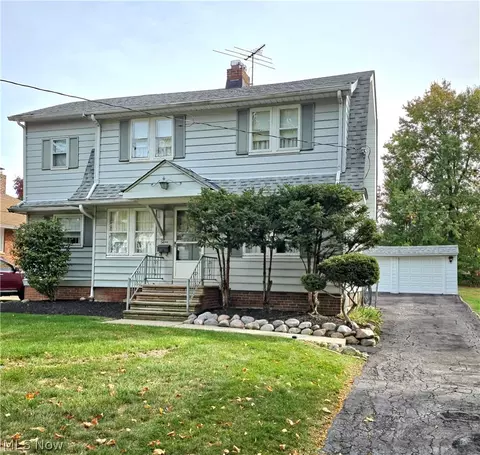 1499 Sunview Rd, Lyndhurst, OH 44124